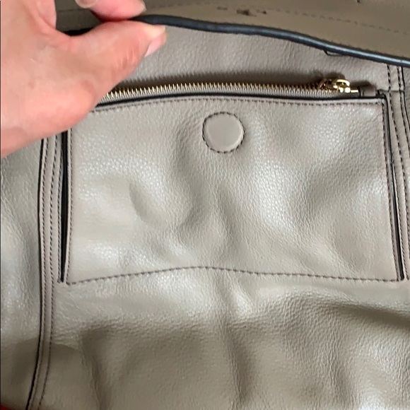 Tory Burch leather taupe bag w/ dust bag like new. Large version - Picture 10 of 10